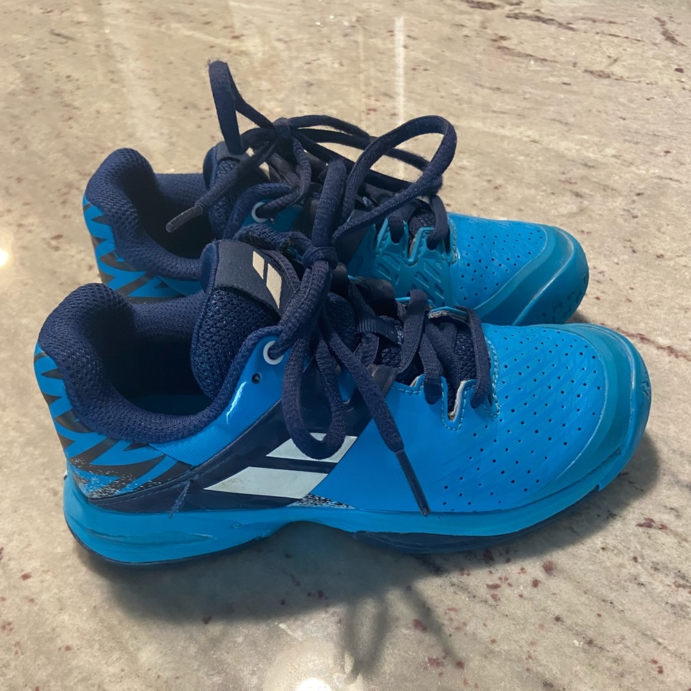 Babolat juniors all court tennis shoes 13.5